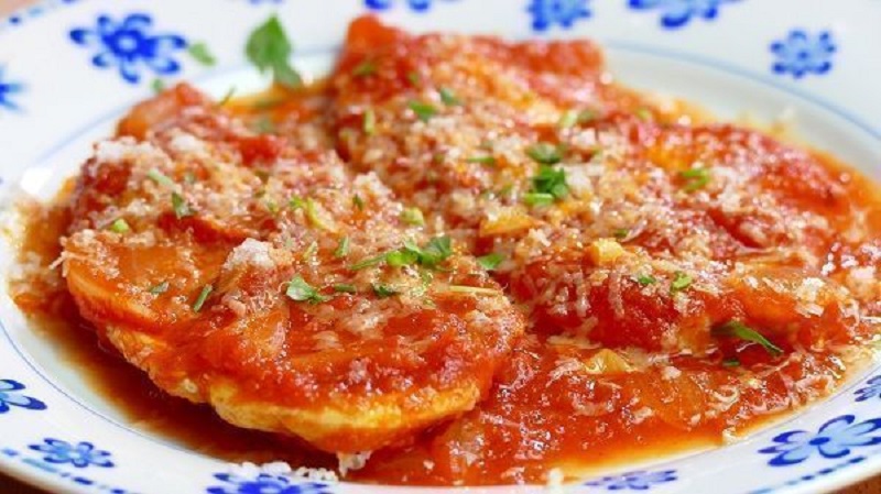 Pechugas de pollo en salsa de tomate: receta casera, fácil y llena de sabor