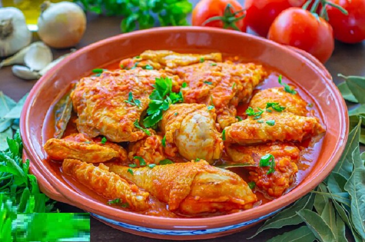 Pechugas de pollo en salsa de tomate: receta casera, fácil y llena de sabor
