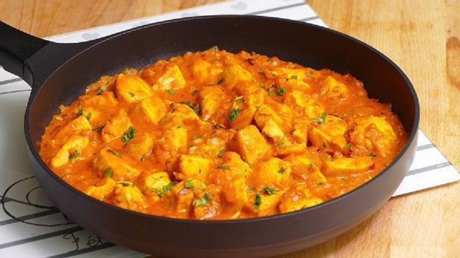 Pollo al curry rápido en 10 minutos: receta fácil, aromática y deliciosa