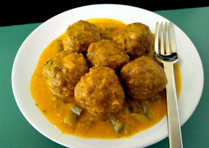 Receta de Albóndigas de pollo en salsa de almendras