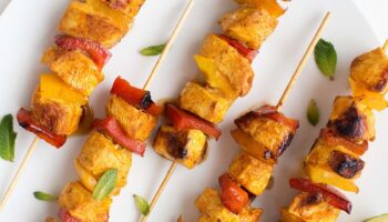 Receta de Brochetas de pollo al curry: plato aromático, fácil y lleno de sabor