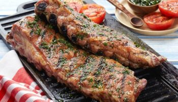 Receta Cerdo a la Parrilla con Chimichurri: jugoso, aromático y lleno de sabor