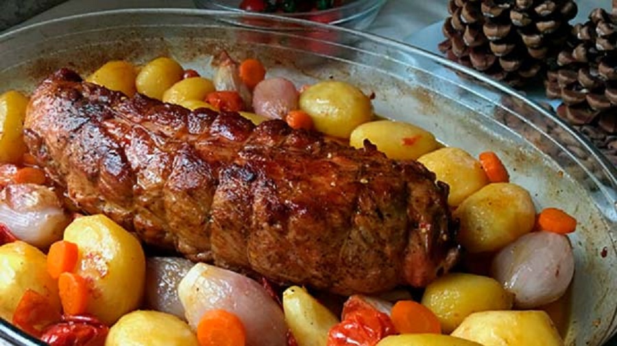 Receta Cerdo al Horno con Patatas: Plato Tradicional Fácil y Delicioso