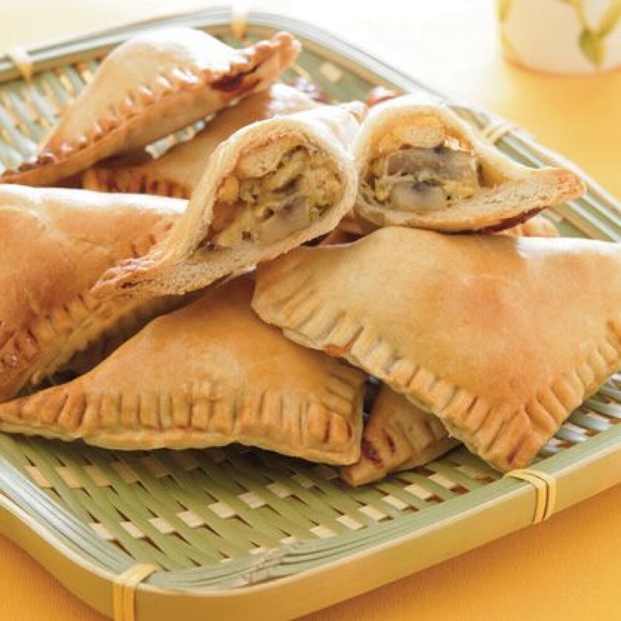 Receta Empanadillas de pollo y queso al horno: crujientes, fáciles y llenas de sabor
