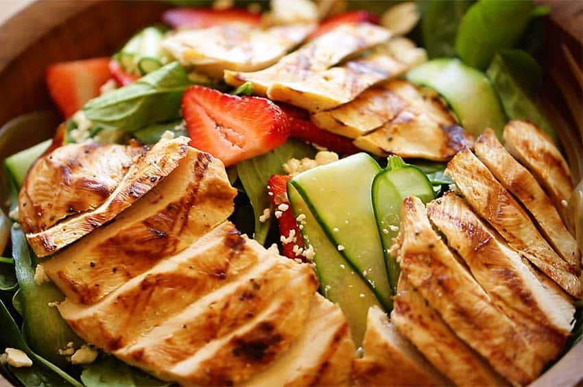 Receta Ensalada de Pollo y Fresas: una combinación fresca, saludable y deliciosa