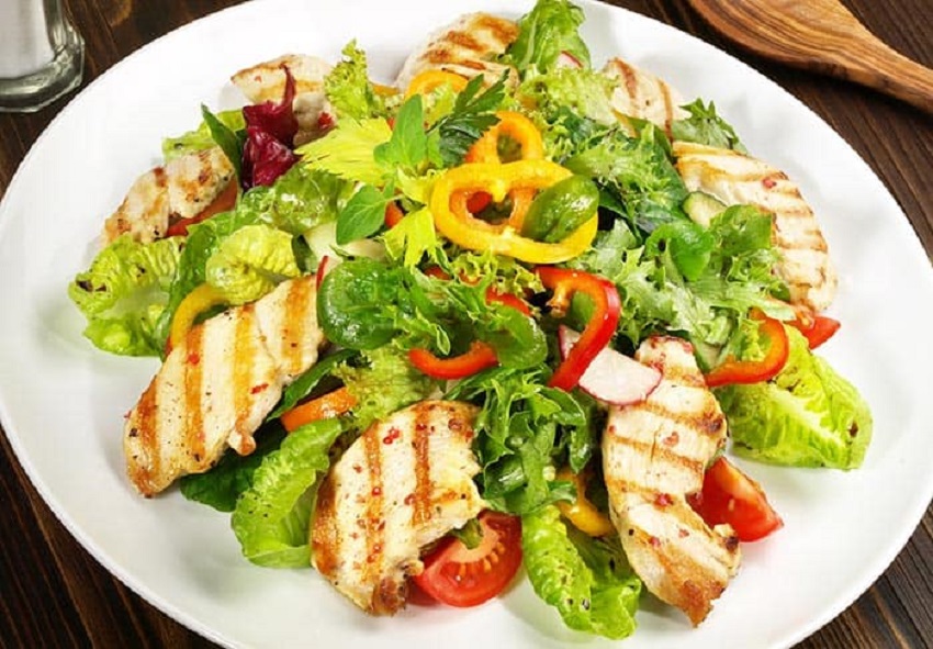 Receta Ensalada de Pollo y Fresas: una combinación fresca, saludable y deliciosa