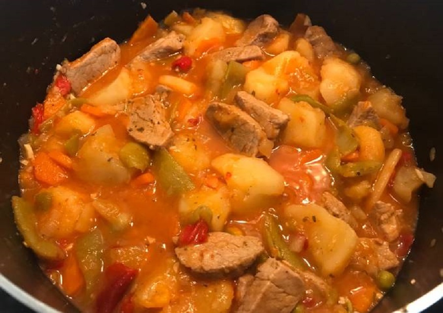 Receta Estofado de Cerdo con Papas: Un Plato Casero, Reconfortante y Lleno de Sabor