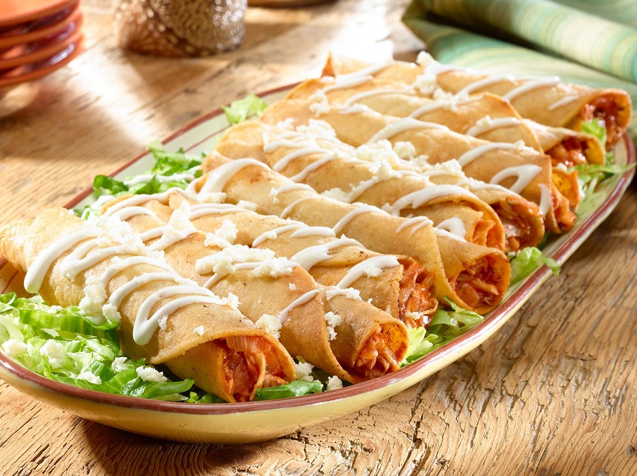 Receta Flautas de Pollo Mexicanas: Crujientes, Deliciosas y Fáciles de Preparar