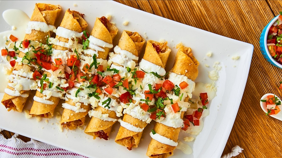 Receta Flautas de Pollo Mexicanas: Crujientes, Deliciosas y Fáciles de Preparar