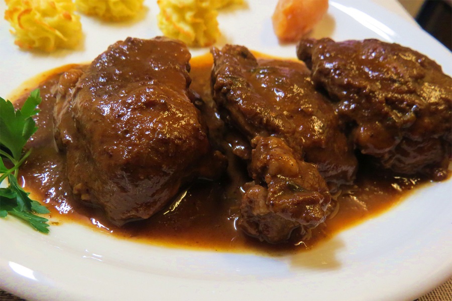 Receta Lomo de Cerdo al Vino Tinto: Plato Tradicional Jugoso y Lleno de Sabor