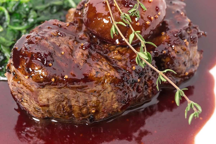 Receta Lomo de Cerdo al Vino Tinto: Plato Tradicional Jugoso y Lleno de Sabor