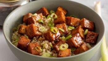 Receta de Tofu Salteado con Verduras y Arroz: Plato Saludable, Fácil y Delicioso