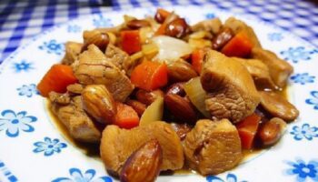 Receta Pollo con Almendras Estilo Chino: Un Clásico de la Cocina Asiática