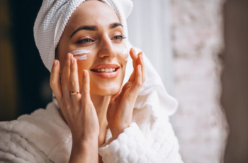 Ramadan Skincare Secrets: How Muslim Women Maintain Hydration During Fasting Ramadan Skincare Secrets: How Muslim Women Maintain Hydration During Fasting