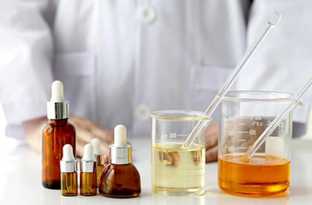 Understanding Essential Oils in Skincare and Choosing Safe Options Understanding Essential Oils in Skincare and Choosing Safe Options